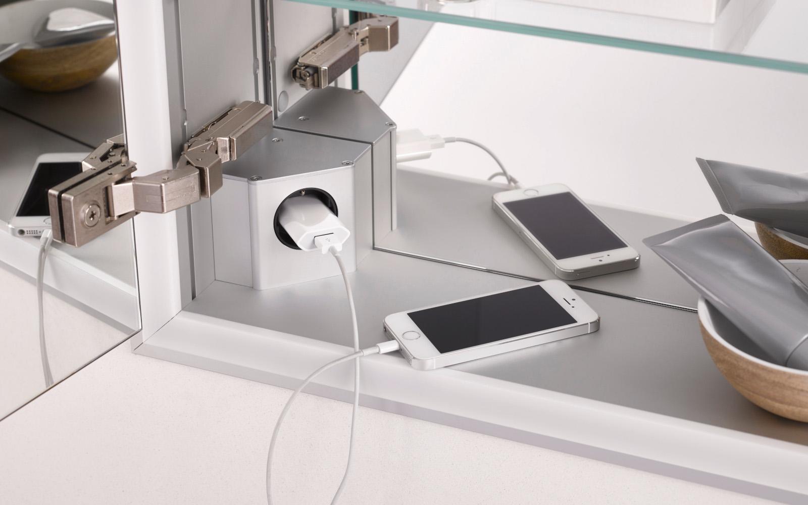 Emco Prime Lichtspiegelschrank Steckdose